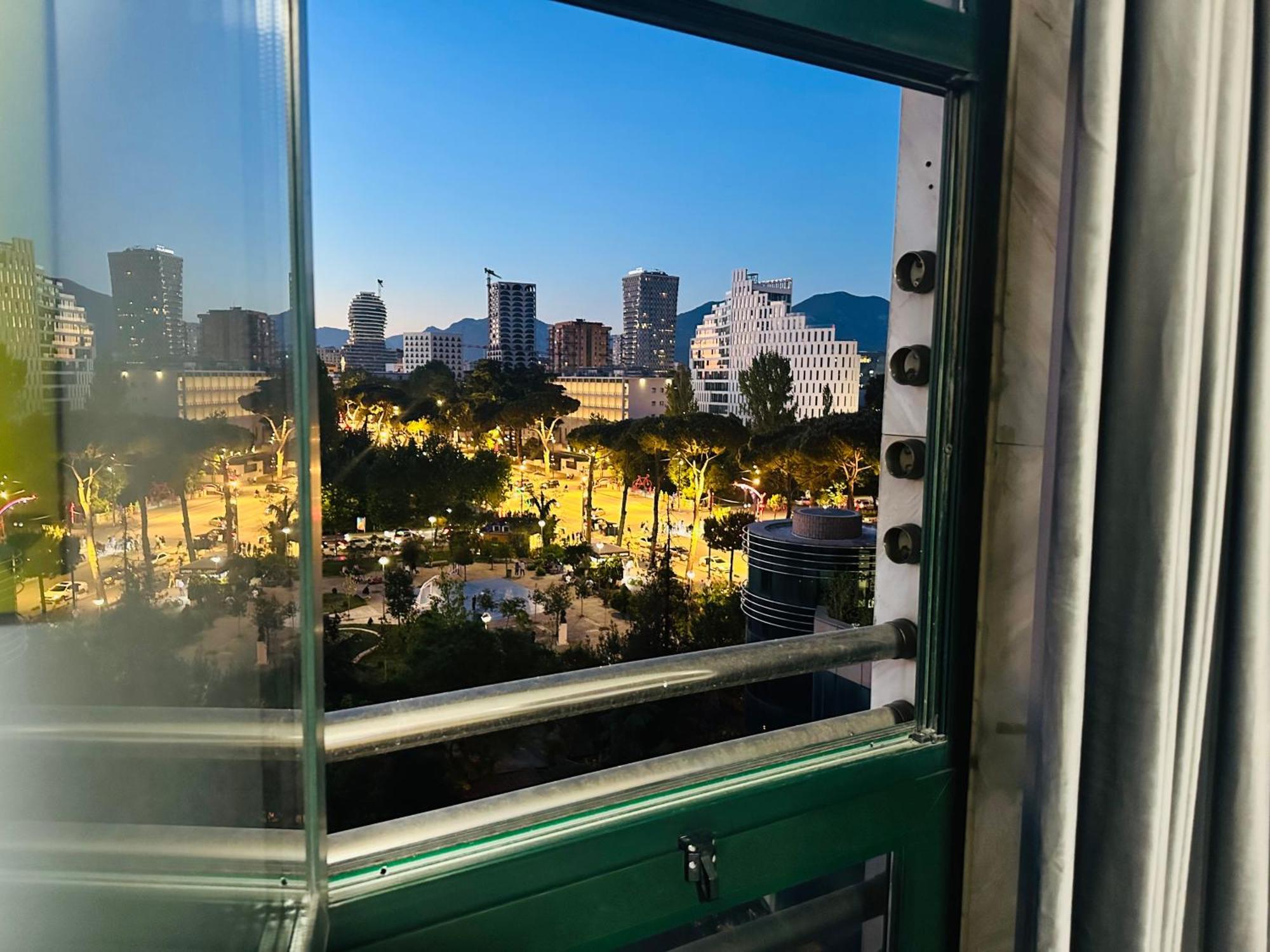 Amo Tower Tirana Center Apartment Luaran gambar